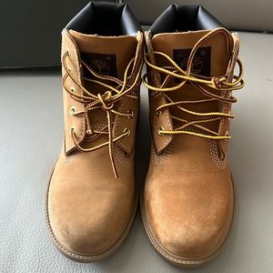 TIMBERLAND CLASSIC 6IN WATERPROOF BOOT SIZE 1.5 KIDS UNISEX